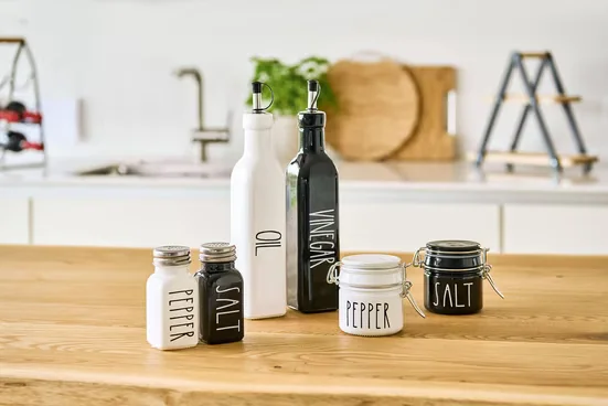 ZELLER PRESENT Ölflasche 270 ml mit Ausgießer für Olivenöl