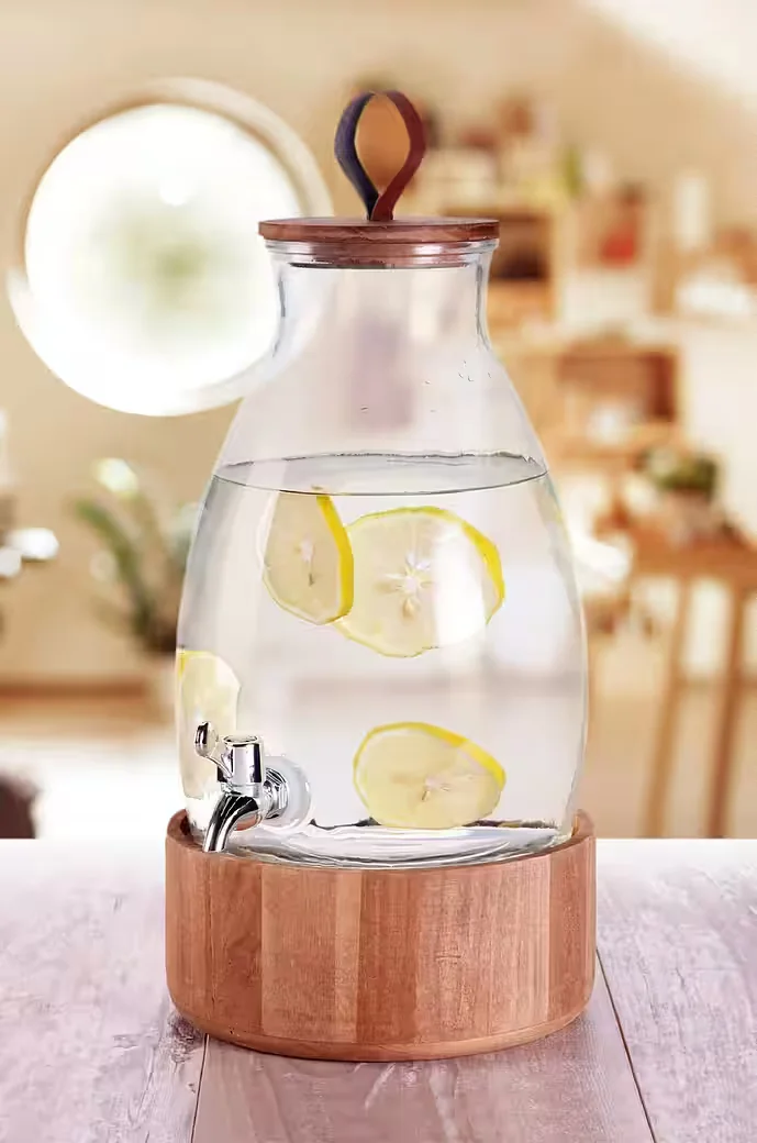 Spetebo Glas Getränkespender Wasserkaraffe mit Holzständer 5,5 L